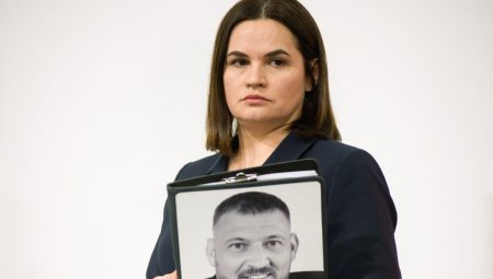 EU welcomes freeing of Belarus opposition leader Siarhei Tsikhanouski